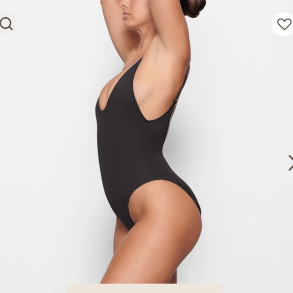 Skims One Piece Swimsuits
SIGNATURE SWIM
SCOOP NECK ONE PIECE NWOT new logo - Picture 2 of 8